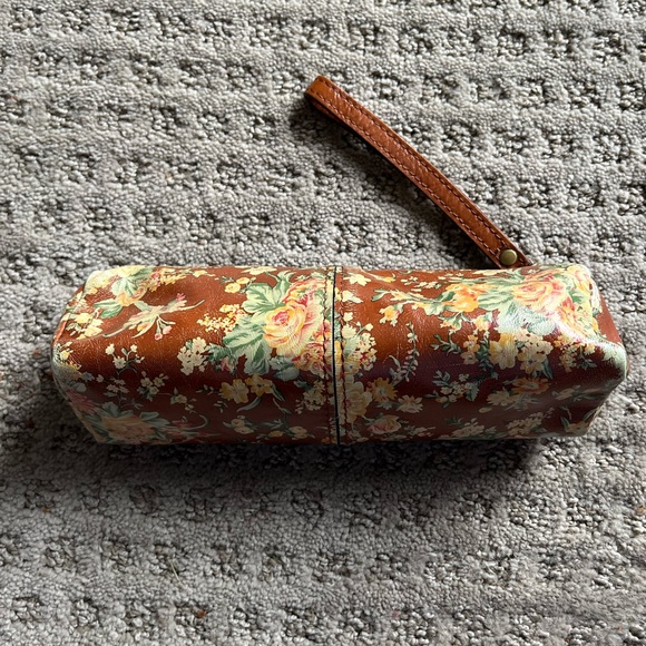 Patricia Nash Floral Leather Barrel Wristlet. - Picture 2 of 4